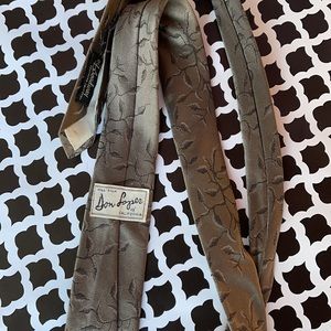 Vintage 100% silk Don Loper tie